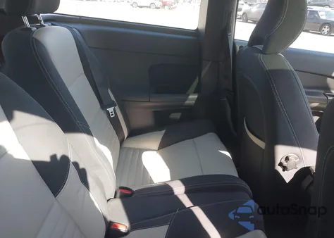 2009 Volvo C30 T5/T5 R-Design z USA, uszkodzony, nr VIN YV1MK672X92143796